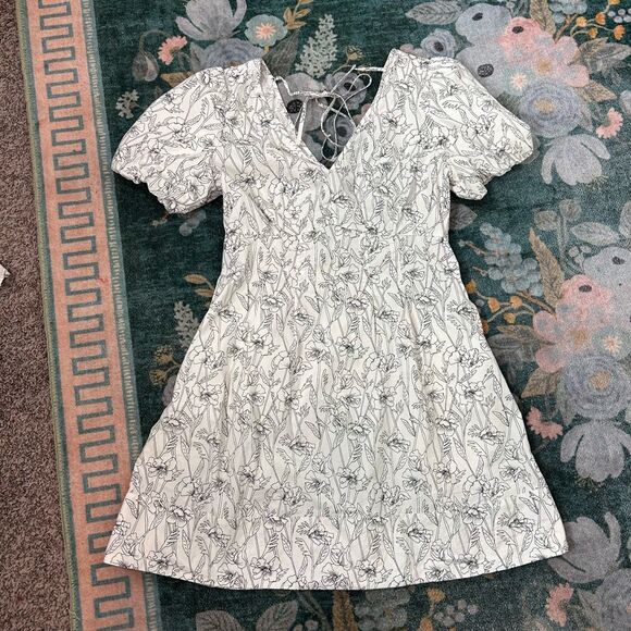 Club Monaco Mini Dress Size 6 White Black Line Floral Print Double V Puff Sleeve - Picture 12 of 16